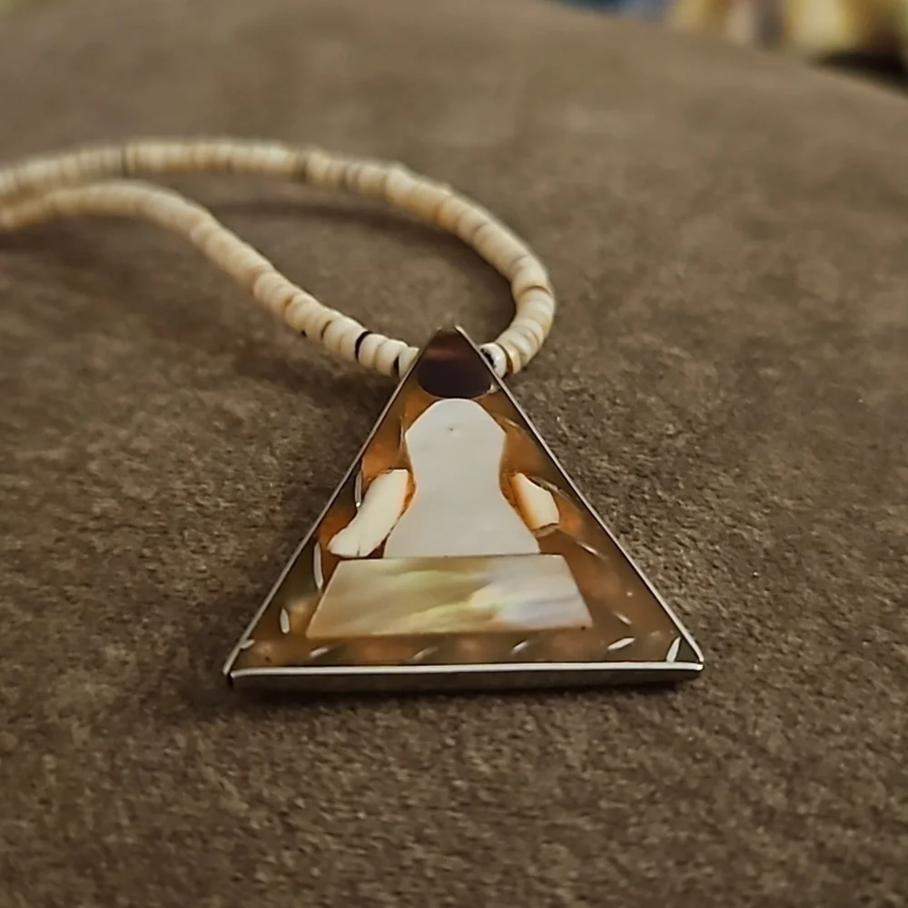 VTG 1970s Puka Heishi Abalone Inlay Triangle Pendant Necklace